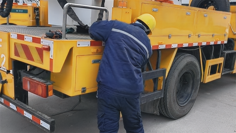 维修保养服务高空作业车